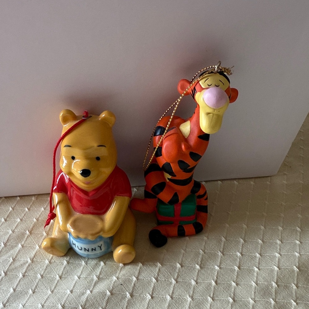 Disney Winnie the Pooh and Tigger Figurine Set - Red and Yellow